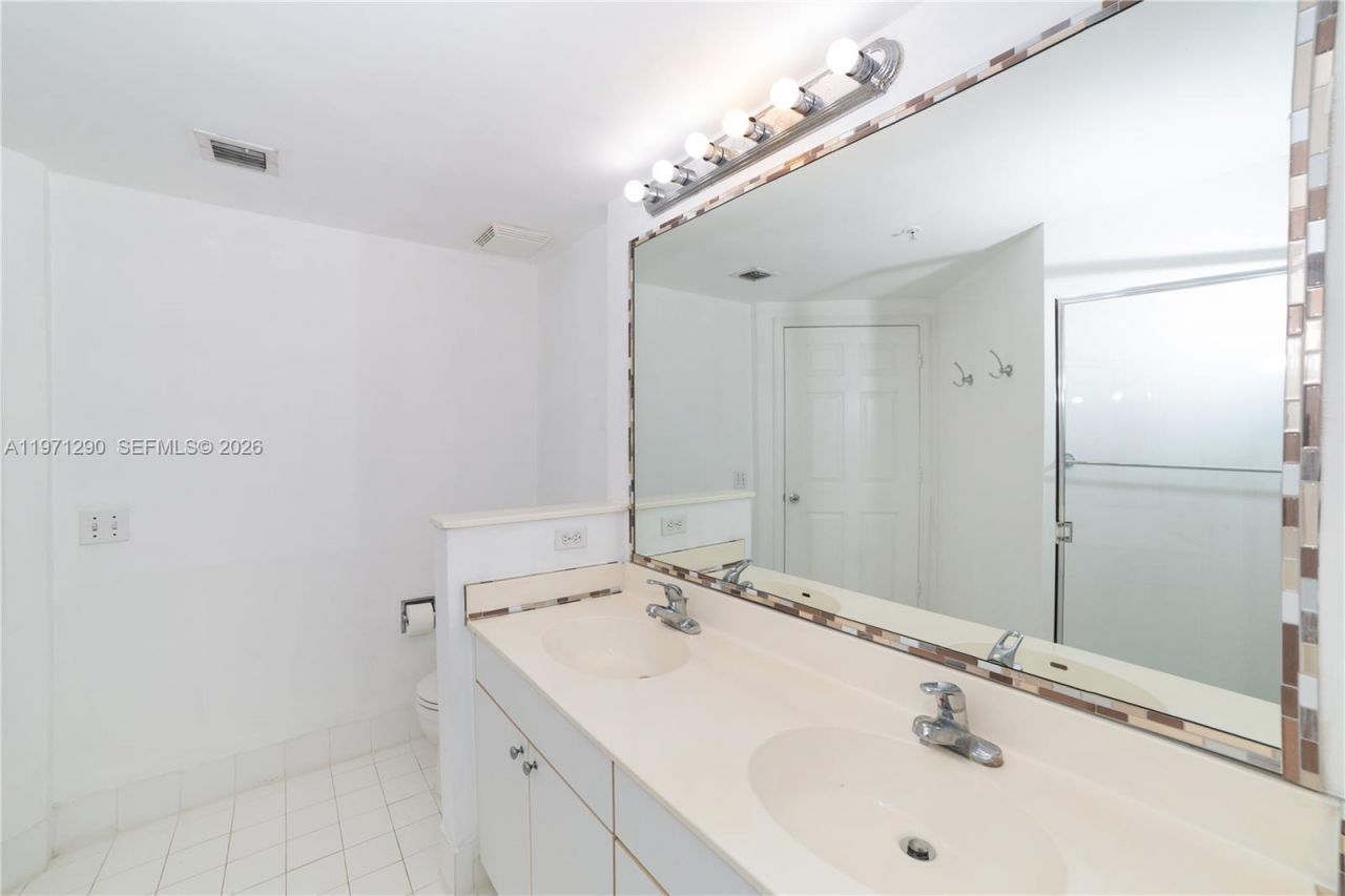 17150 N Bay Rd, Unit 2911, Sunny Isles Beach, FL 33160 Photo