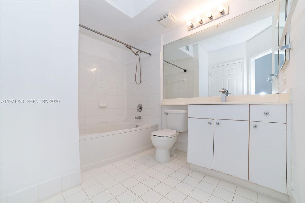 17150 N Bay Rd, Unit 2911, Sunny Isles Beach, FL 33160 Photo