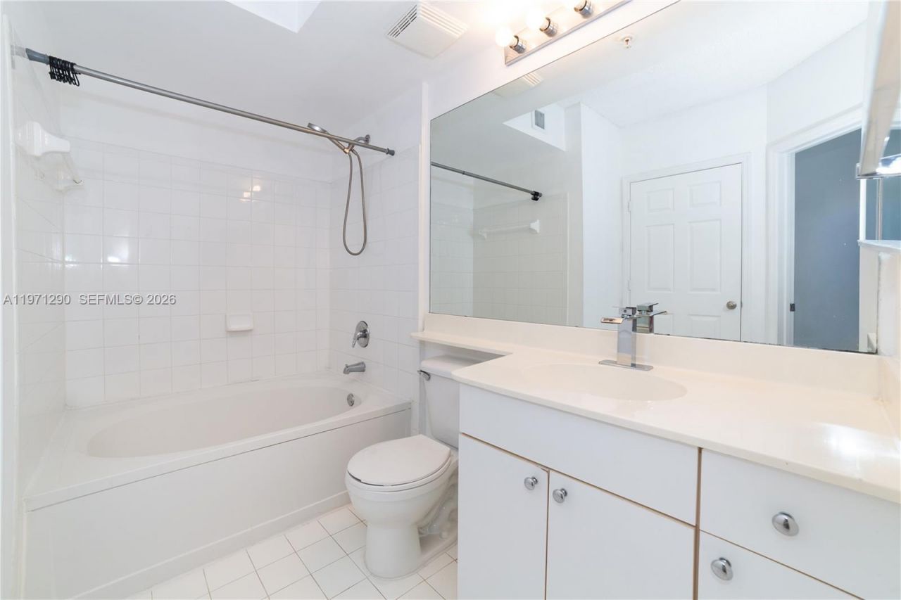 17150 N Bay Rd, Unit 2911, Sunny Isles Beach, FL 33160 Photo