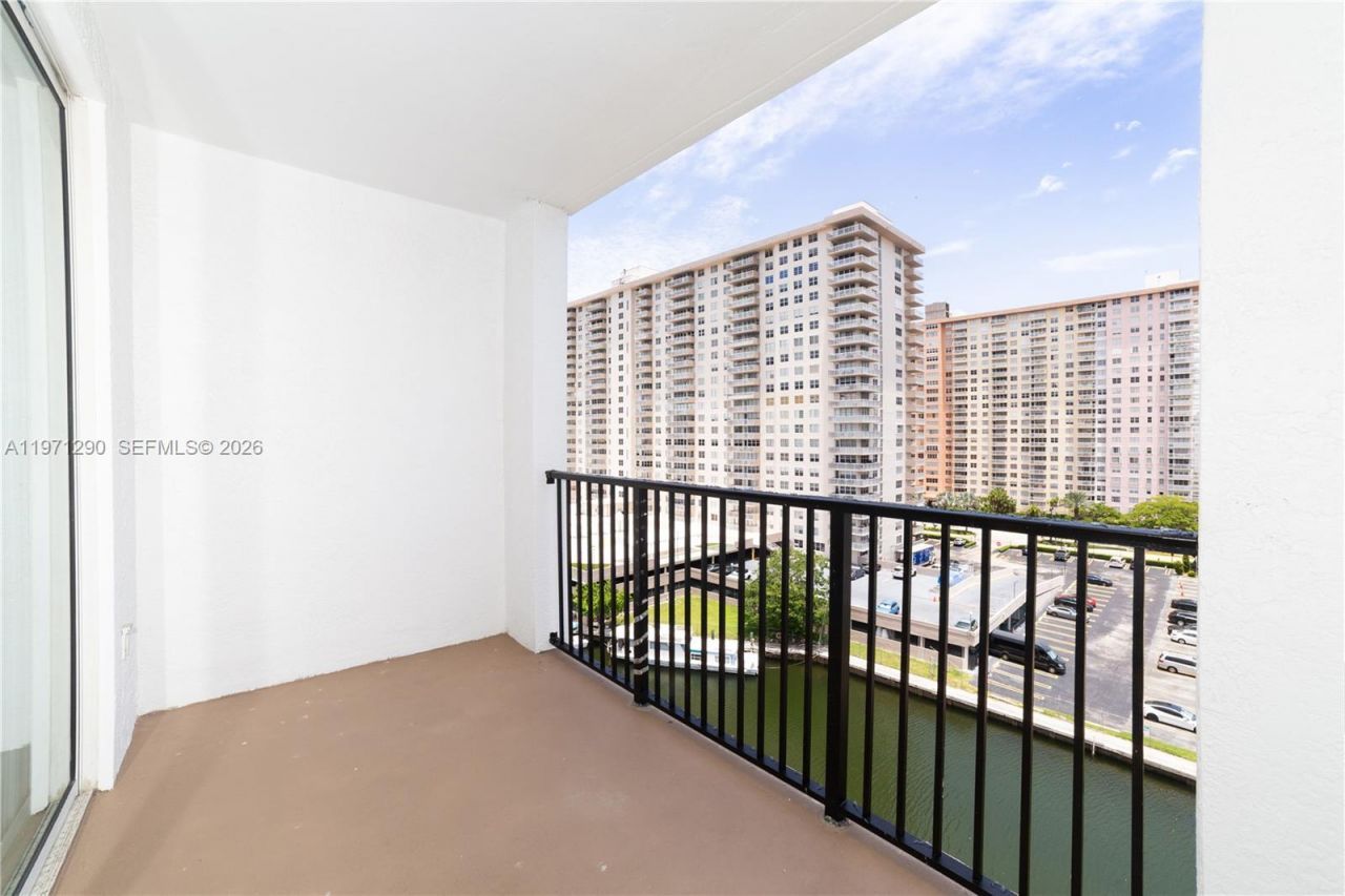 17150 N Bay Rd, Unit 2911, Sunny Isles Beach, FL 33160 Photo