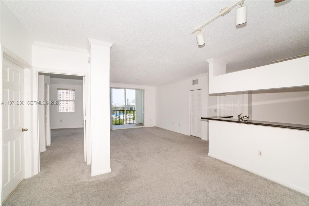 17150 N Bay Rd, Unit 2911, Sunny Isles Beach, FL 33160 Photo