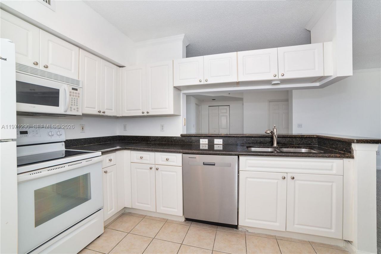 17150 N Bay Rd, Unit 2911, Sunny Isles Beach, FL 33160 Photo