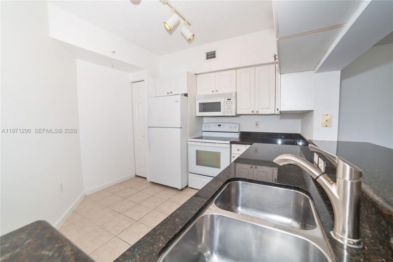17150 N Bay Rd, Unit 2911, Sunny Isles Beach, FL 33160 Photo