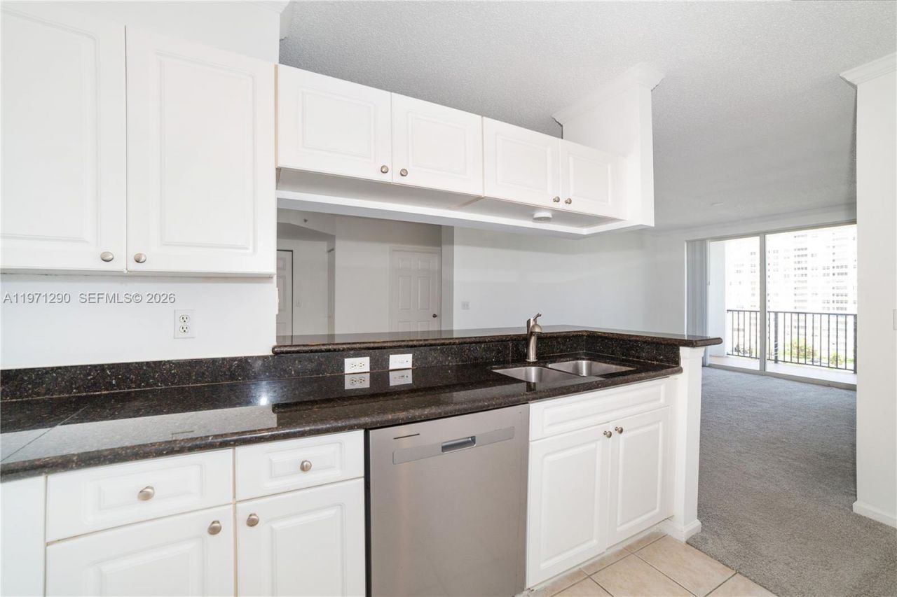 17150 N Bay Rd, Unit 2911, Sunny Isles Beach, FL 33160 Photo