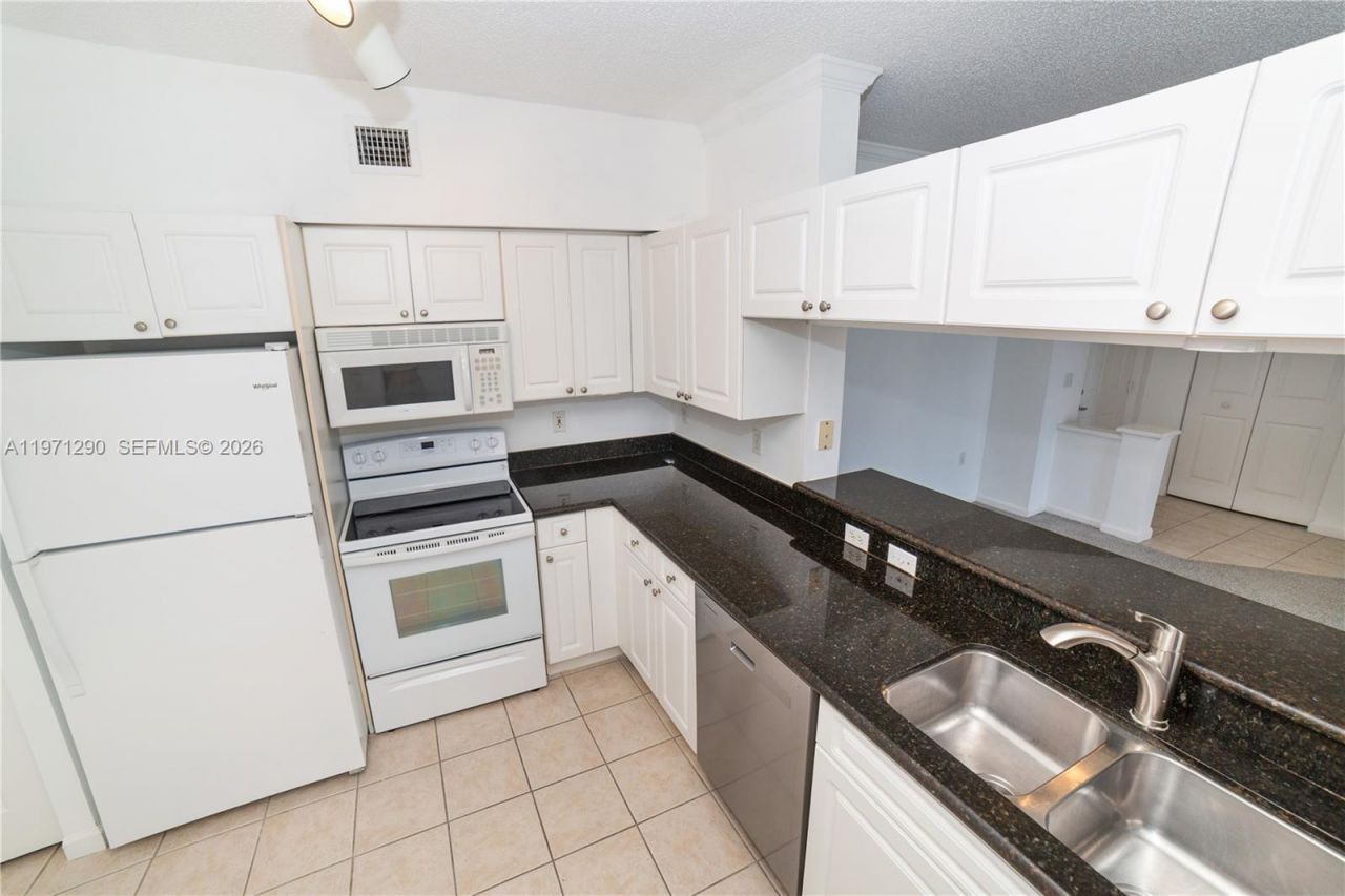 17150 N Bay Rd, Unit 2911, Sunny Isles Beach, FL 33160 Photo