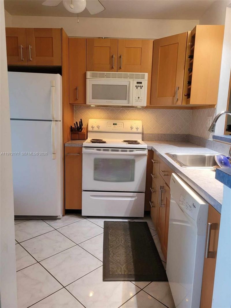 4801 NW 34th St , Unit 602, Lauderdale Lakes, FL 33319 Photo