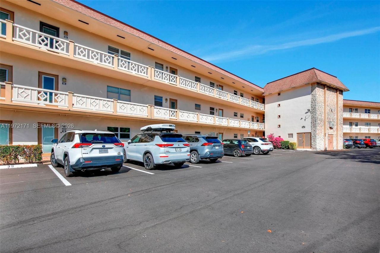 4801 NW 34th St , Unit 602, Lauderdale Lakes, FL 33319 Photo