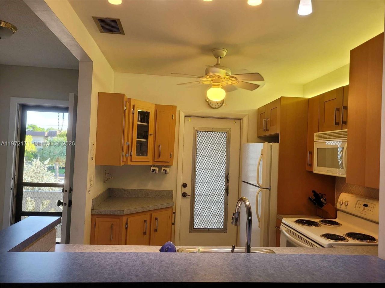 4801 NW 34th St , Unit 602, Lauderdale Lakes, FL 33319 Photo