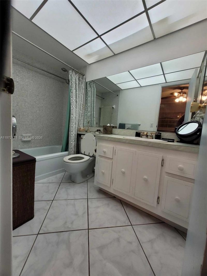 4801 NW 34th St , Unit 602, Lauderdale Lakes, FL 33319 Photo