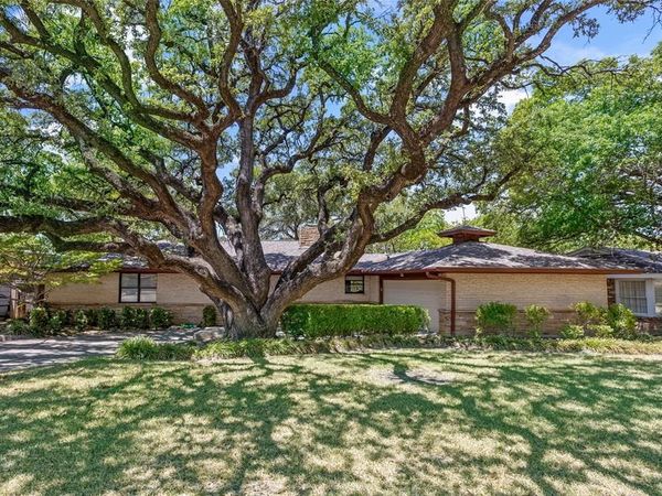 4224 Westmont Court , Fort Worth, TX 76109