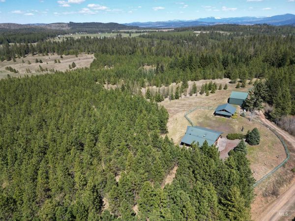 4975 Middle Road, Lenore, ID 83541