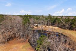 662 Country Pond Lane photo 4