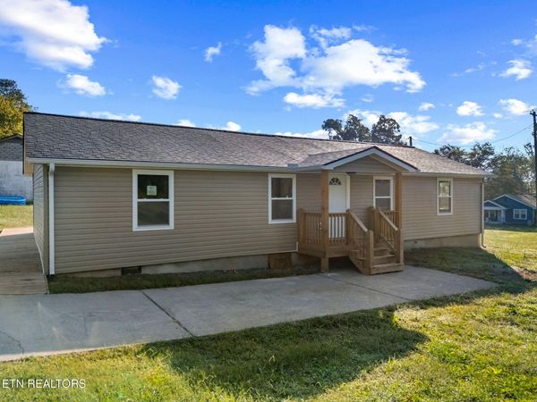 303 Hillcrest St, Clinton, TN 37716