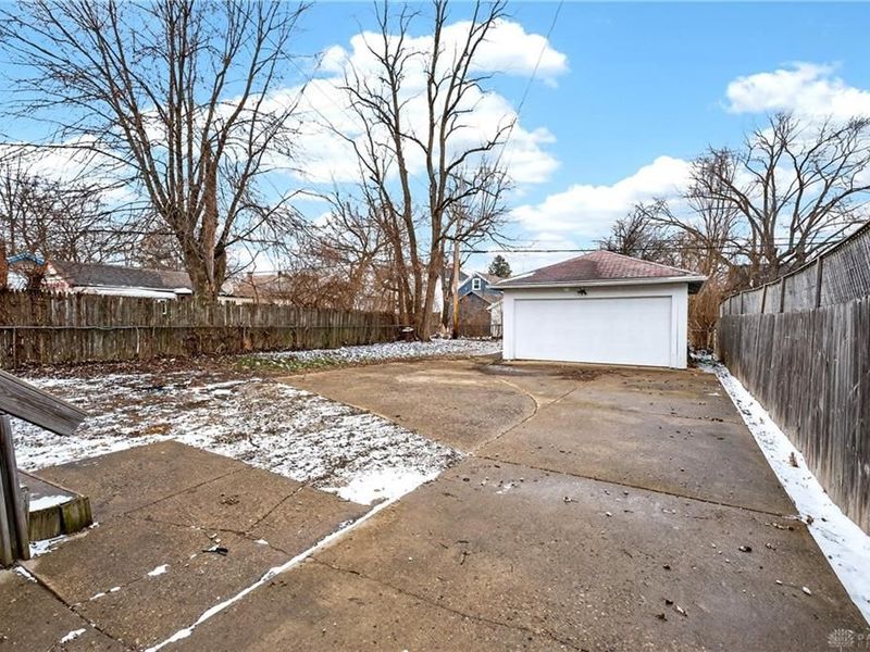 53 E Siebenthaler Avenue, Dayton, OH 45405 Photo 5