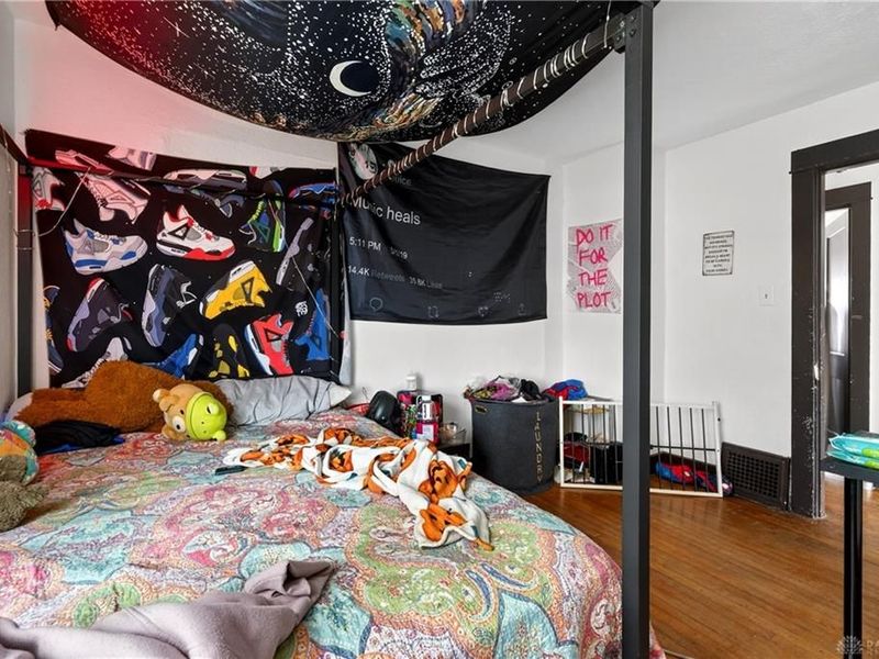 53 E Siebenthaler Avenue, Dayton, OH 45405 Photo 6