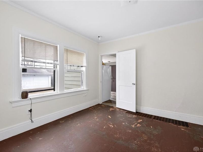 53 E Siebenthaler Avenue, Dayton, OH 45405 Photo 9