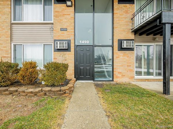 1490 Nancywood Drive, Waterford Twp, MI 48327