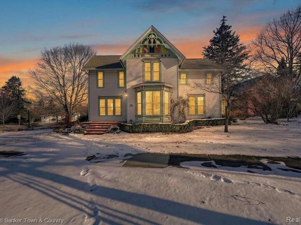 106 Lake St., Howell, MI 48843