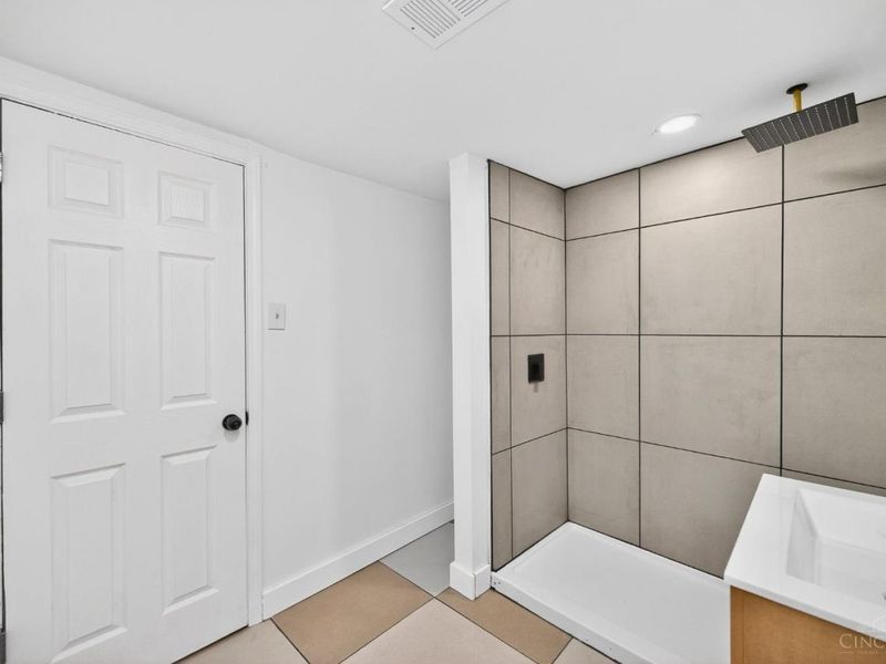 1989 Kinney Avenue, Cincinnati, OH 45207 Photo 33
