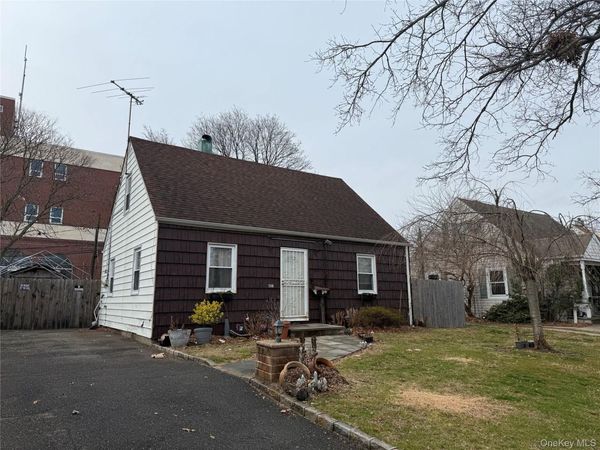 431 Franklin Avenue , Hewlett, NY 11557