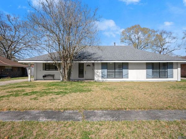 9715 Hardwood Dr, Baton Rouge, LA 70818