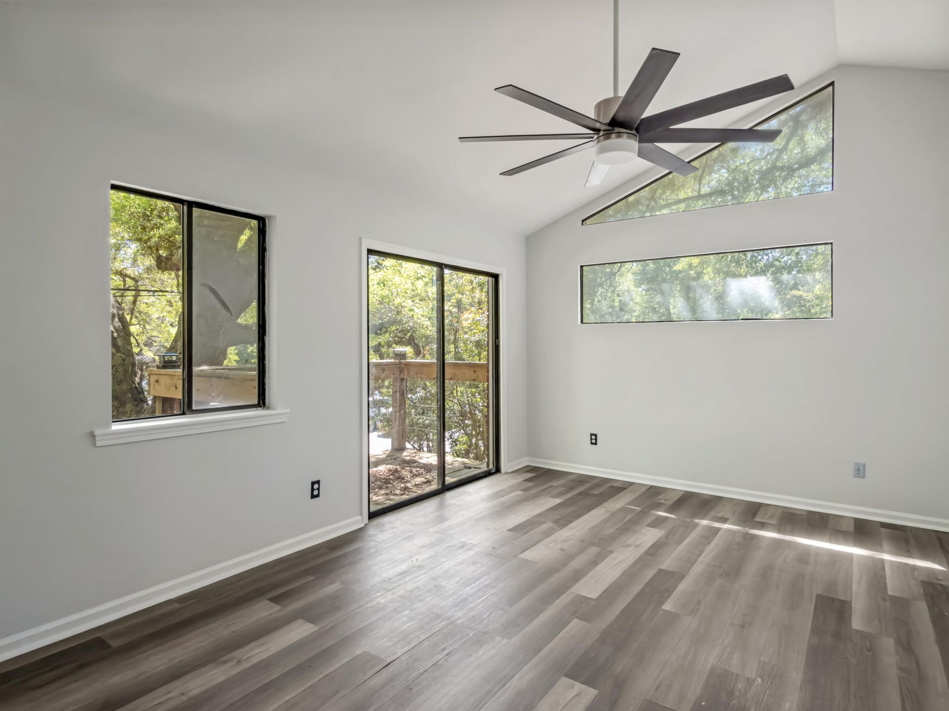 398 Country Club Boulevard Photo 1