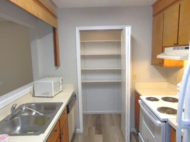 398 Country Club Boulevard Photo 10