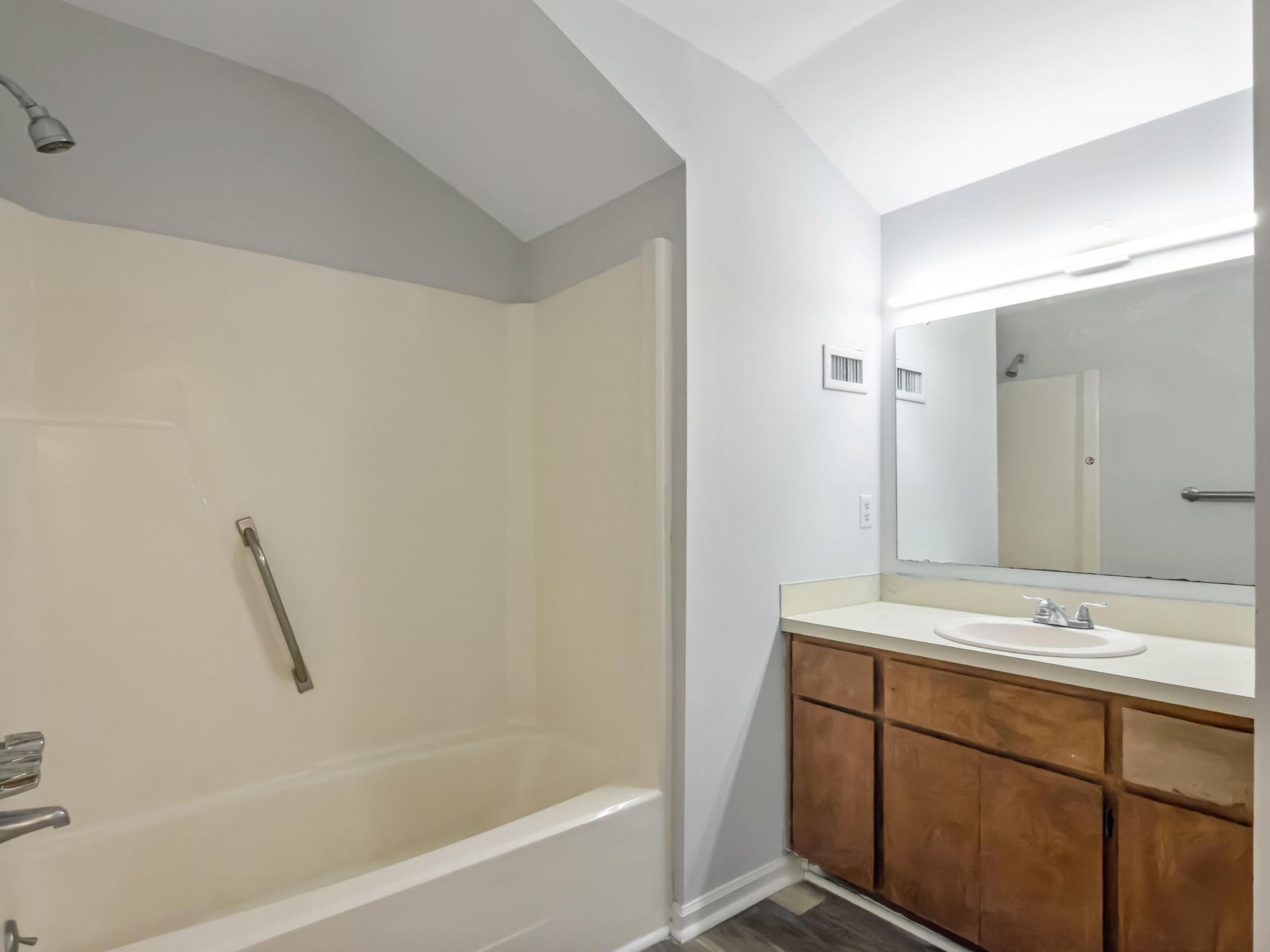 398 Country Club Boulevard Photo 4