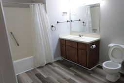 398 Country Club Boulevard photo 4