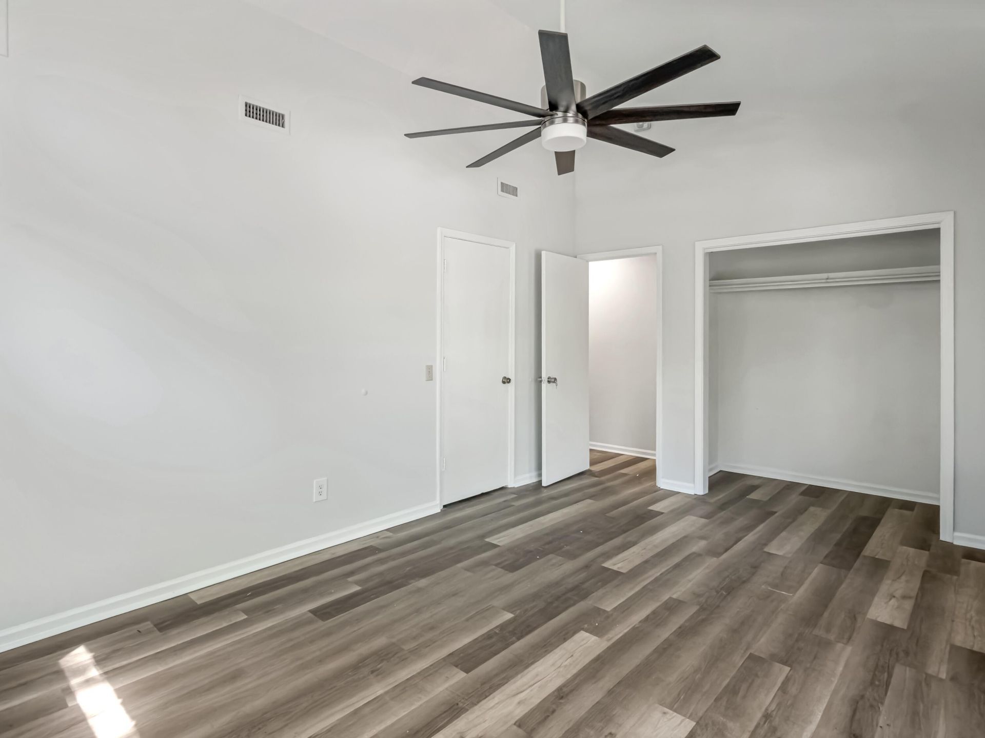 398 Country Club Boulevard Photo 8