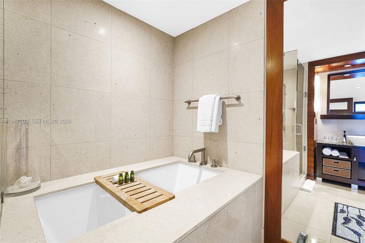 6801 S Collins Ave , Unit 611, Miami Beach, FL 33141 Photo