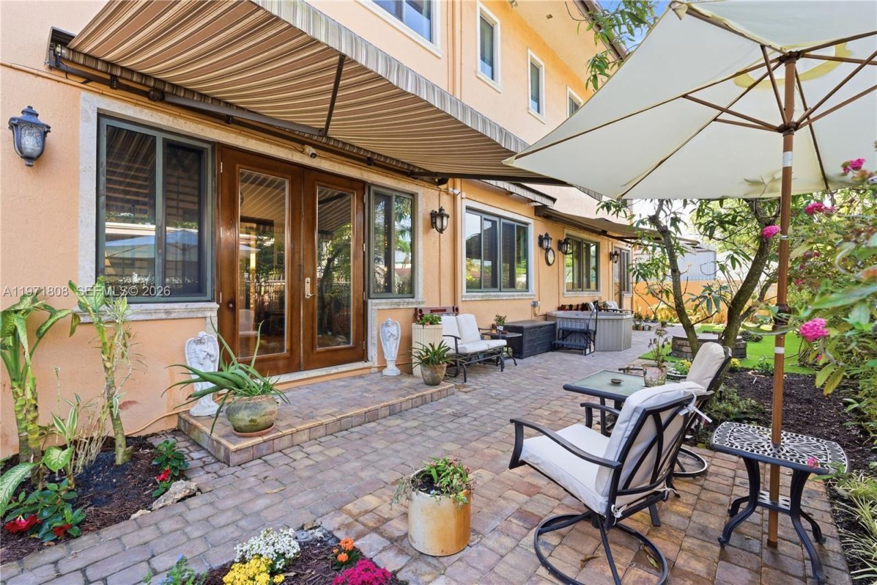 4251 SW 11th St, Miami, FL 33134 Photo