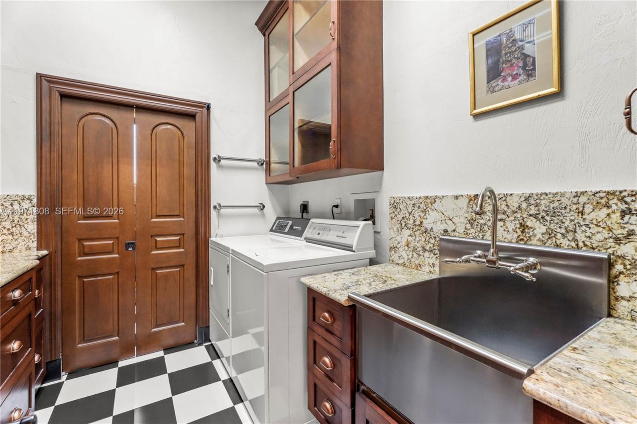 4251 SW 11th St, Miami, FL 33134 Photo