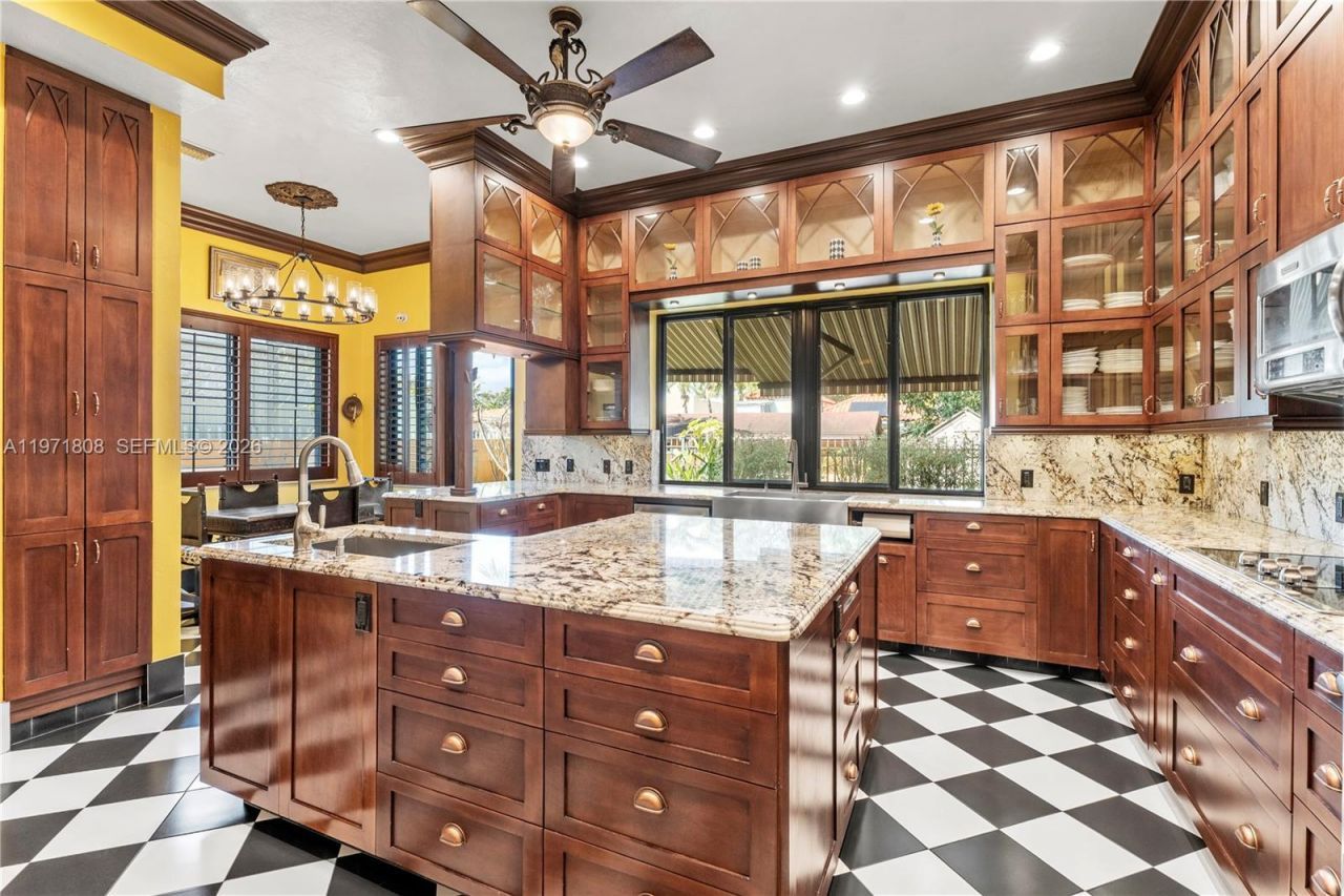 4251 SW 11th St, Miami, FL 33134 Photo