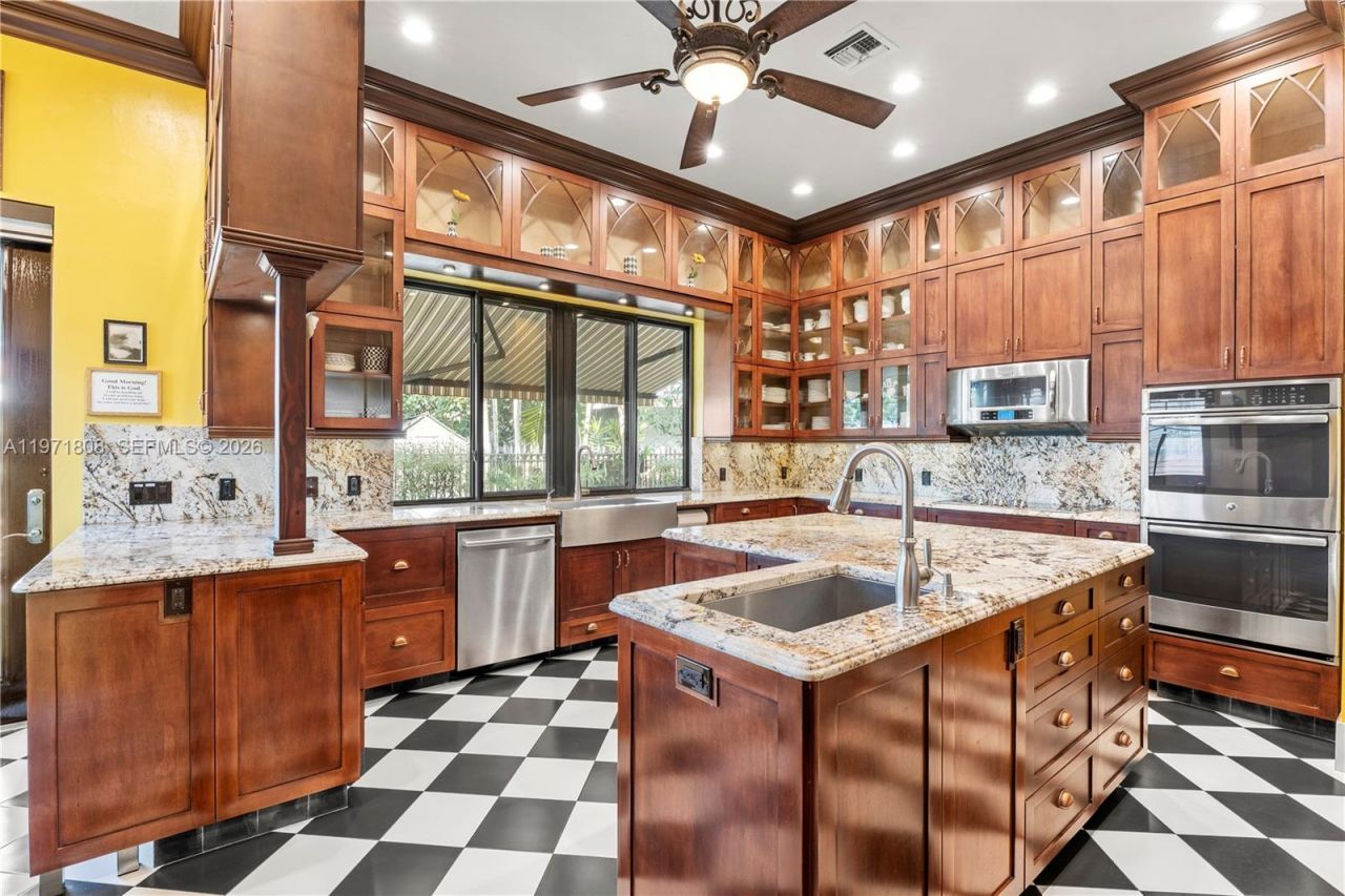 4251 SW 11th St, Miami, FL 33134 Photo