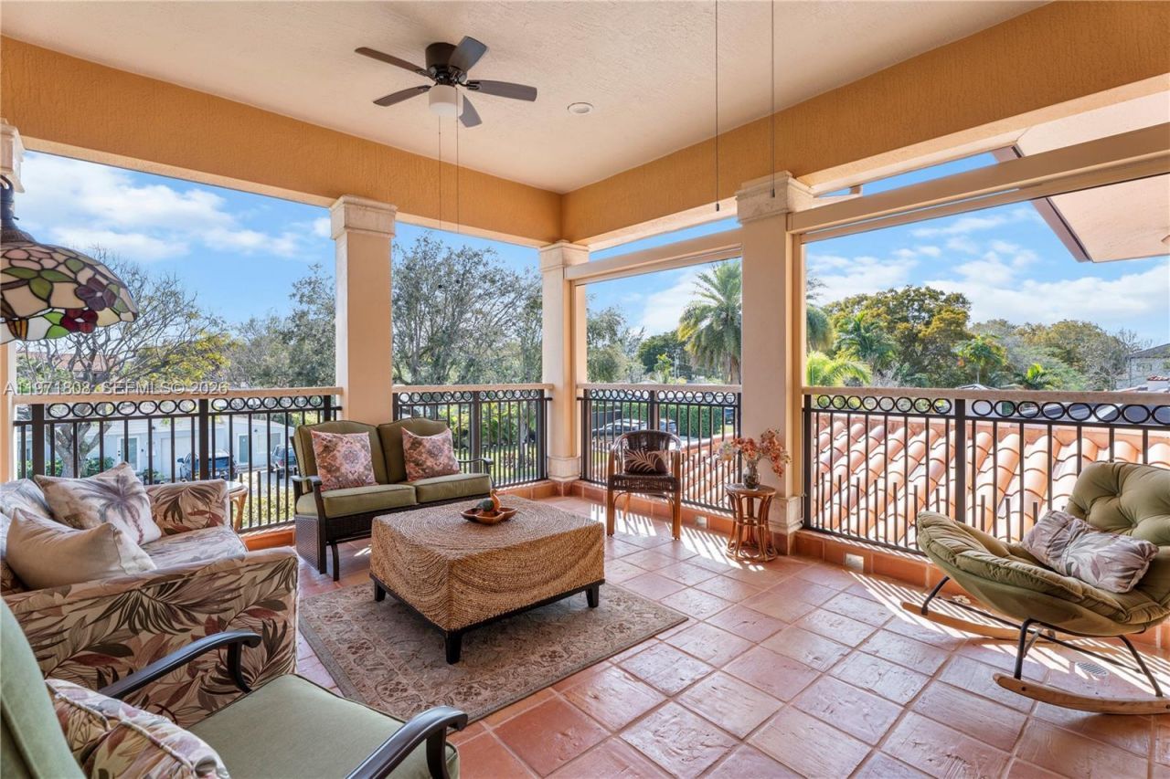 4251 SW 11th St, Miami, FL 33134 Photo