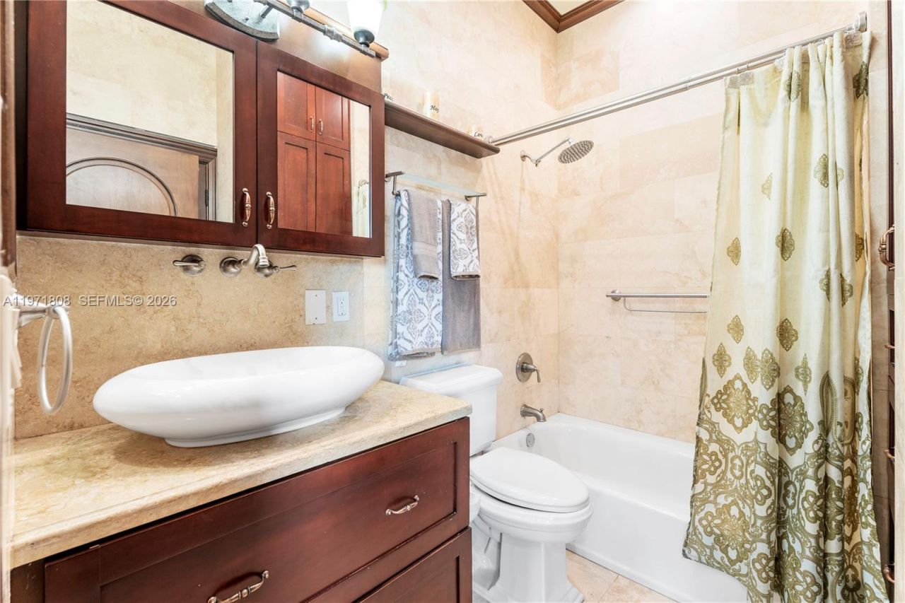 4251 SW 11th St, Miami, FL 33134 Photo