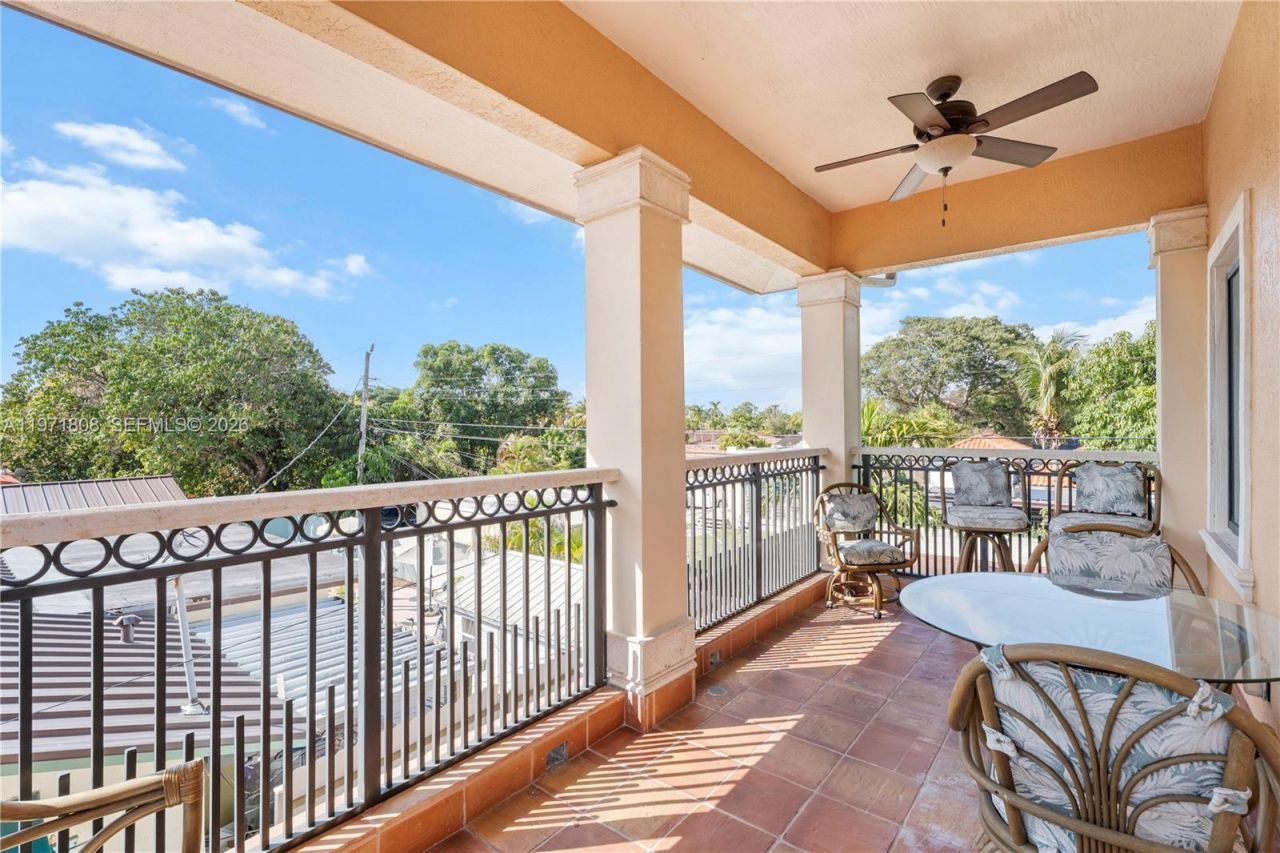 4251 SW 11th St, Miami, FL 33134 Photo