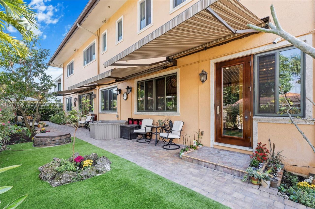 4251 SW 11th St, Miami, FL 33134 Photo