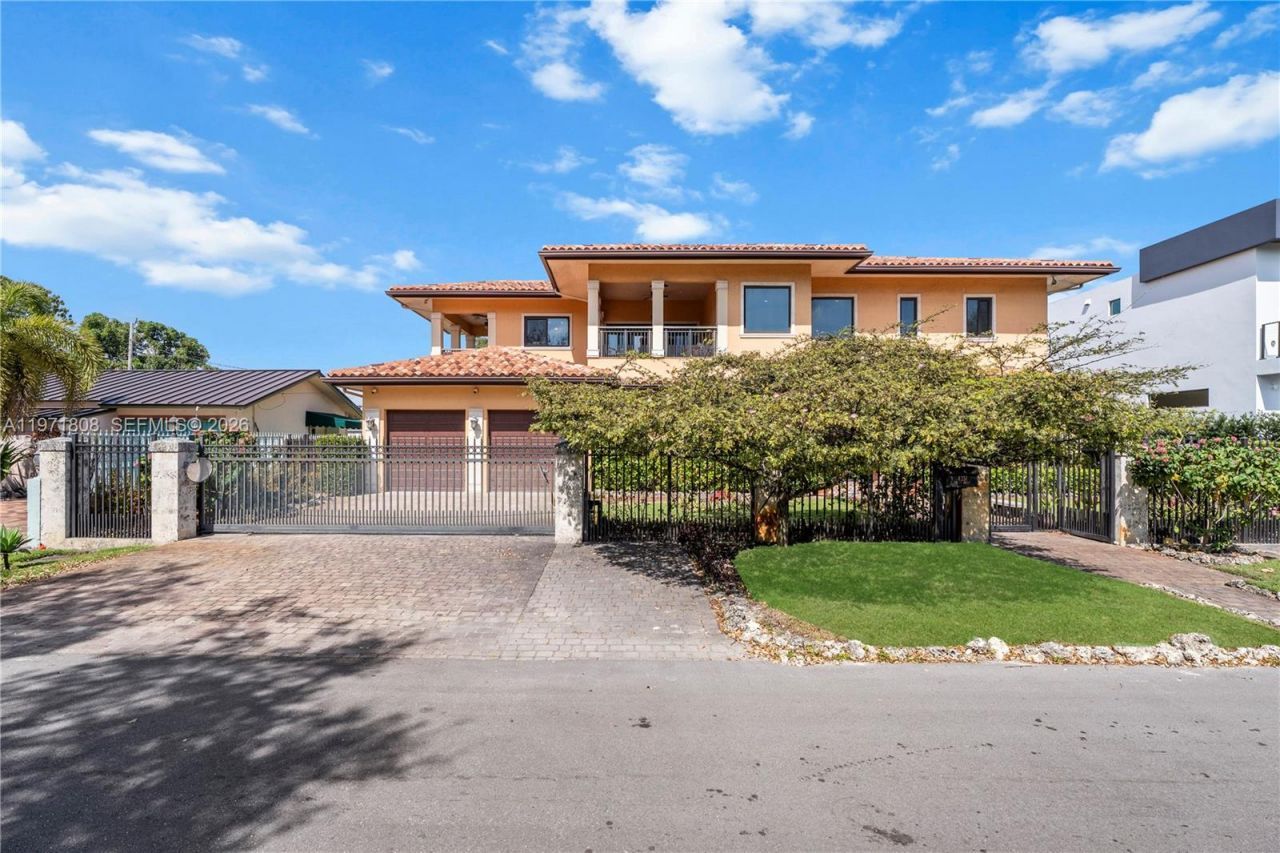 4251 SW 11th St, Miami, FL 33134 Photo