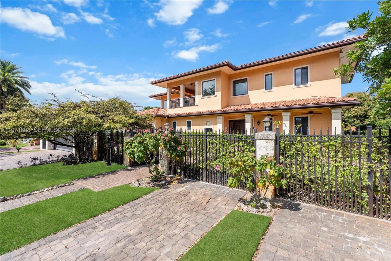 4251 SW 11th St, Miami, FL 33134 Photo