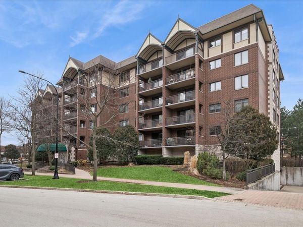 10 S Wille Street, Unit 201, Mount Prospect, IL 60056