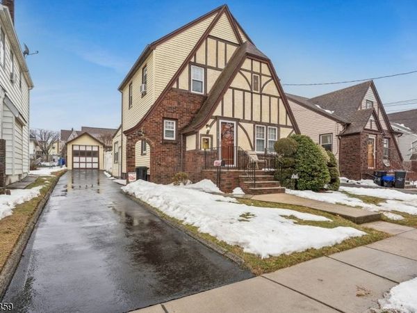 32 Fairview Pl, Belleville, NJ 07109