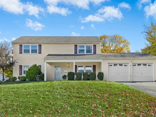 7 Concord Dr, Franklin, NJ 08873