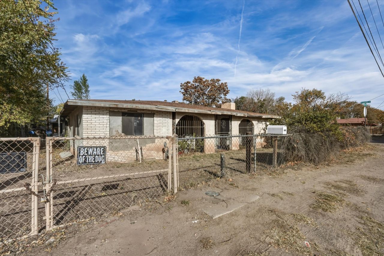 2241 San Ygnacio Road Sw, Albuquerque, NM 87105 Main Photo