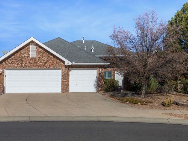 8720 Pinecrest Drive NW, Albuquerque, NM 87114