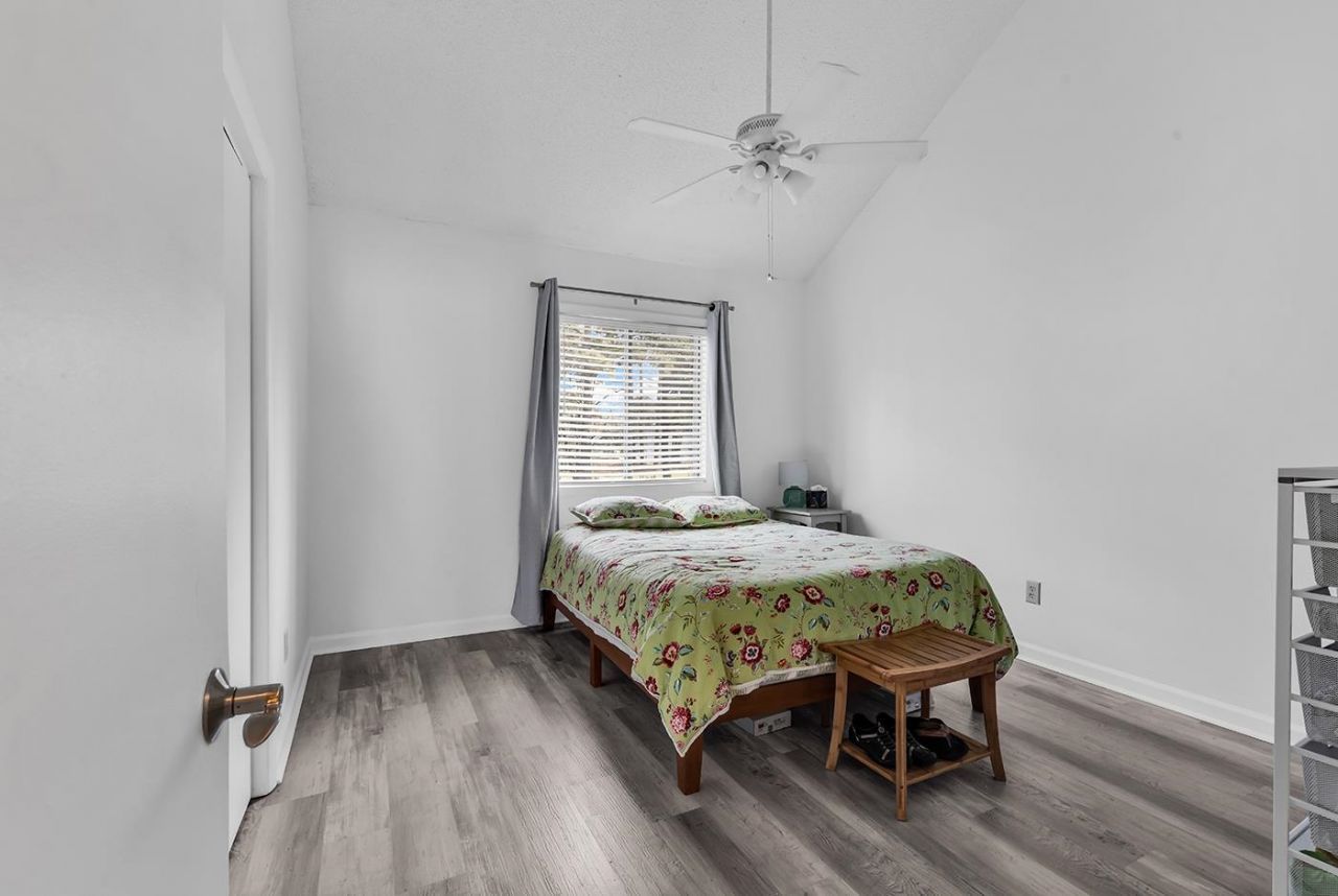 500 Fairway Village Dr.  Photo 6