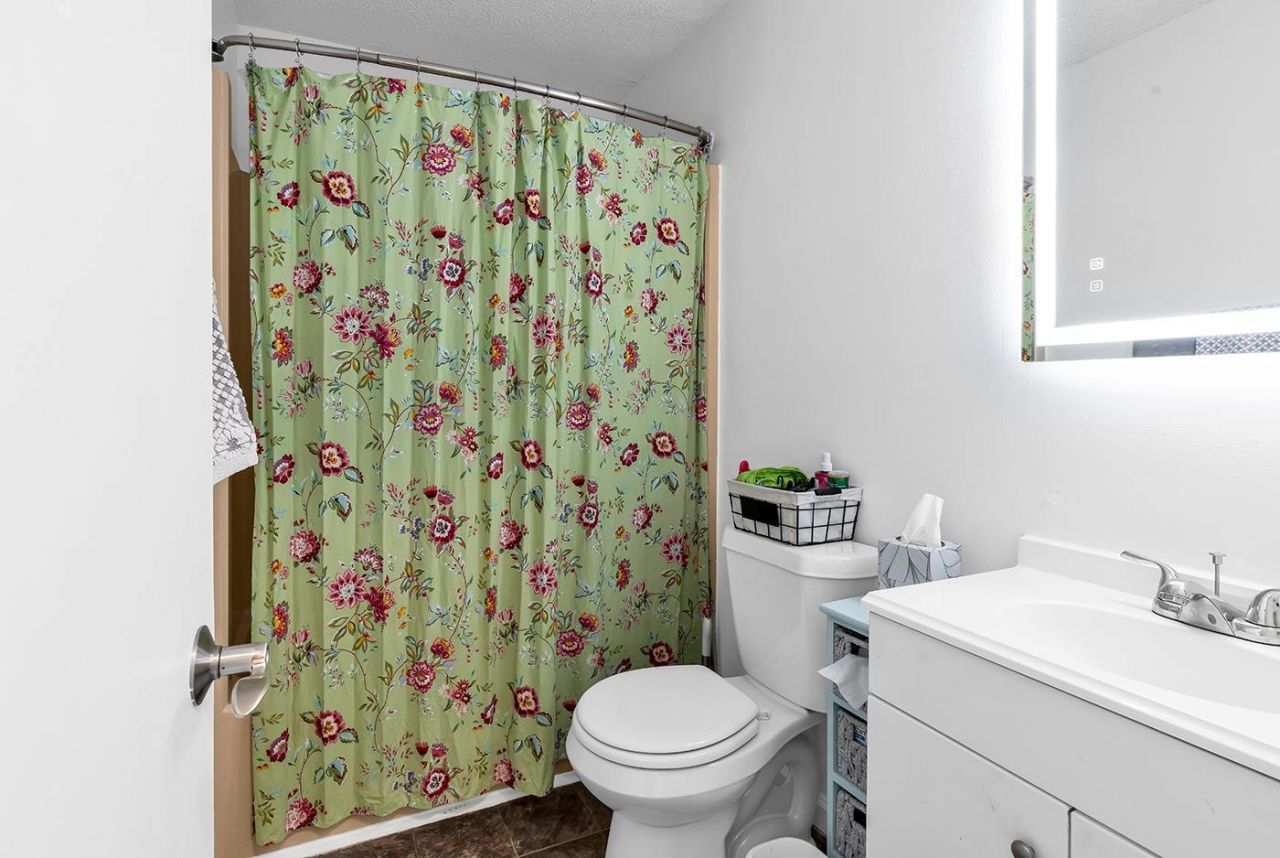 500 Fairway Village Dr.  Photo 7