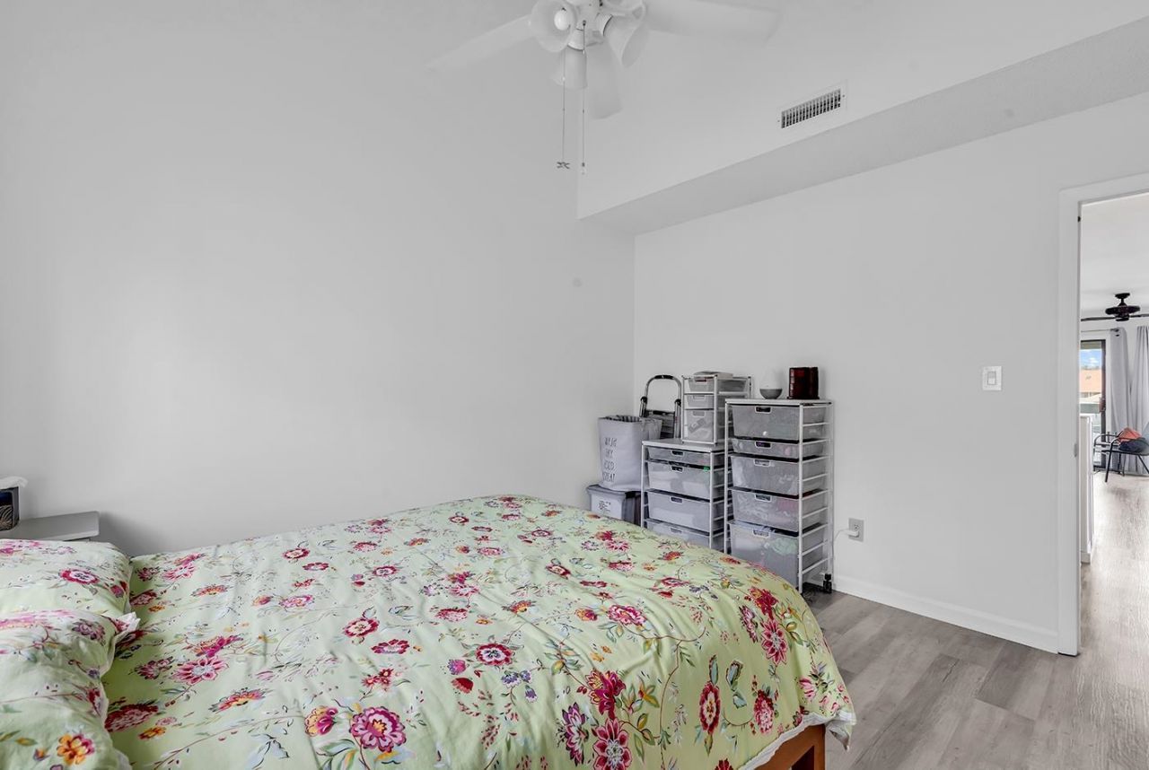 500 Fairway Village Dr.  Photo 8