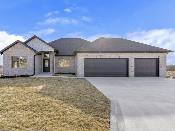 5946 S Hearthstone Court , Springfield, MO 65810